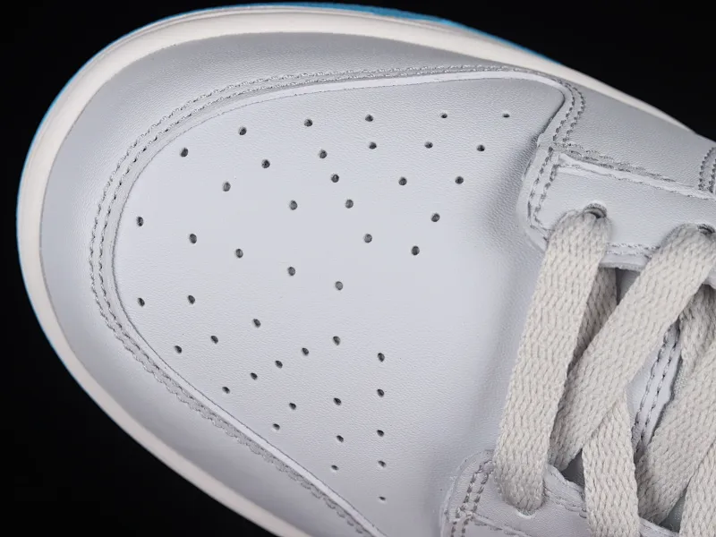 All Categories Nk SB Dunk Series Nk SB Dunk Low Low-top sneakers Cost-effective version Nk Dunk Low "Light Blue" Gray North Carolina SB low-top sports and leisure sneakers DV0831-001